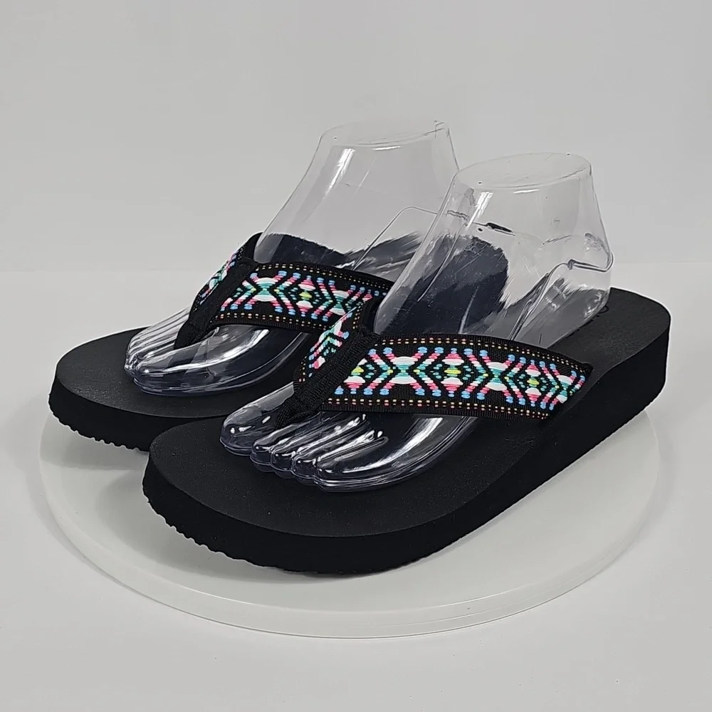 NWOT QLEYO Platform Flip Flops Black Aztec Print Comfort Sandals 11 Beach Cruise